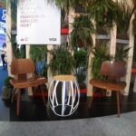 cadeira eames wood e mesa de canto barril
