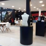 cilindro busto mesas e cadeiras