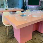 mesa elle rosa e cadeira charles eames