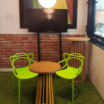 CADEIRAS ALLEHRA VERDES E MESA RIPADA1