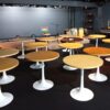 Mesa Padrao Saarinen base branca e tampo em madeira