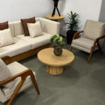 sofa isabela poltrona marcele mesa bastao e luminaria cabeca