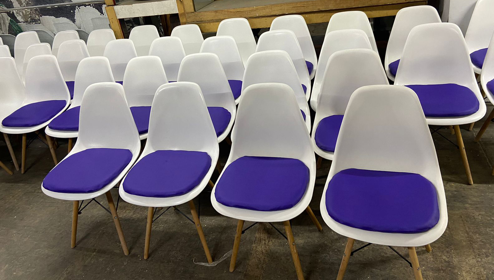 CADEIRA DSW ASSENTO ROXO5 (1)