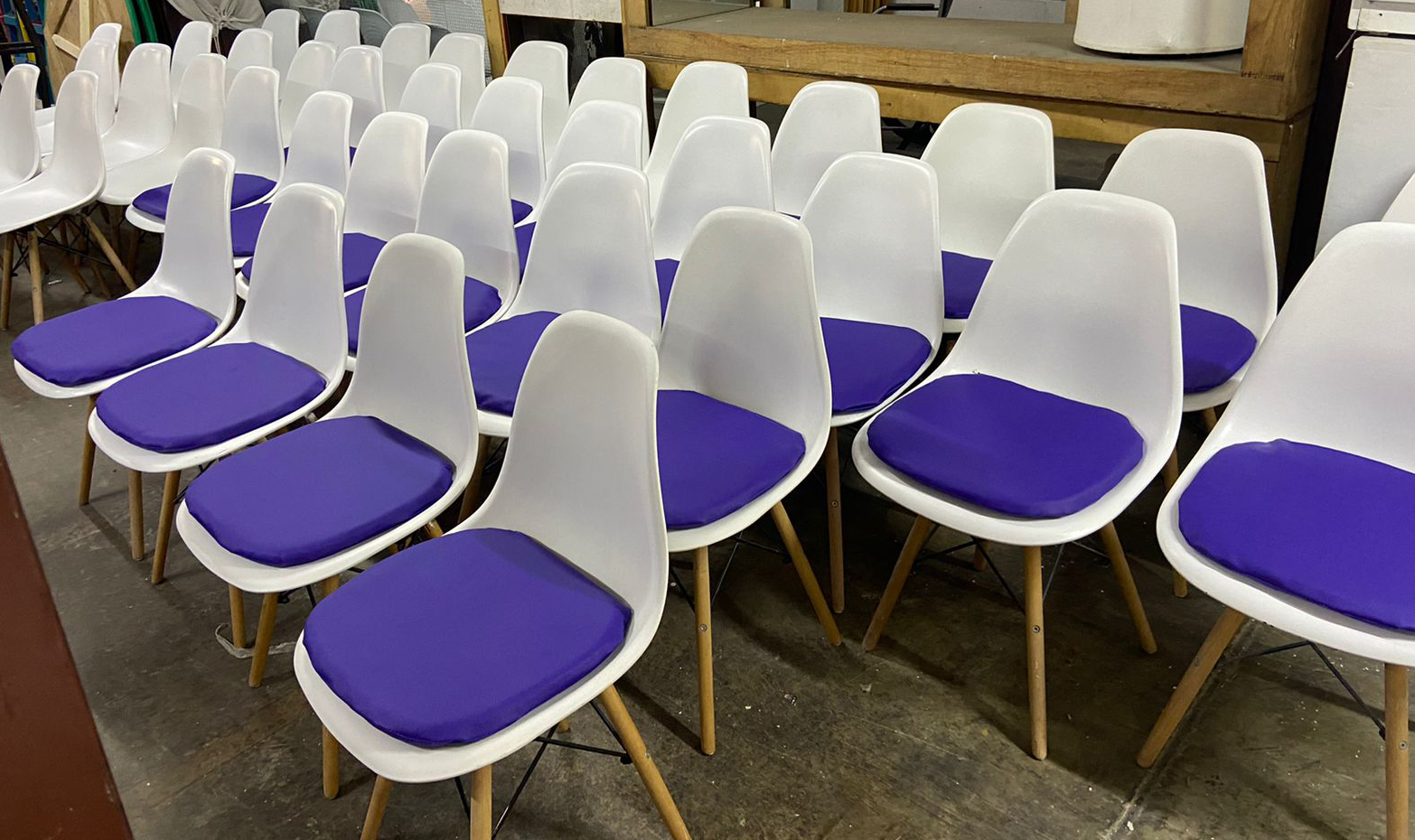 CADEIRA DSW ASSENTO ROXO5 (4)