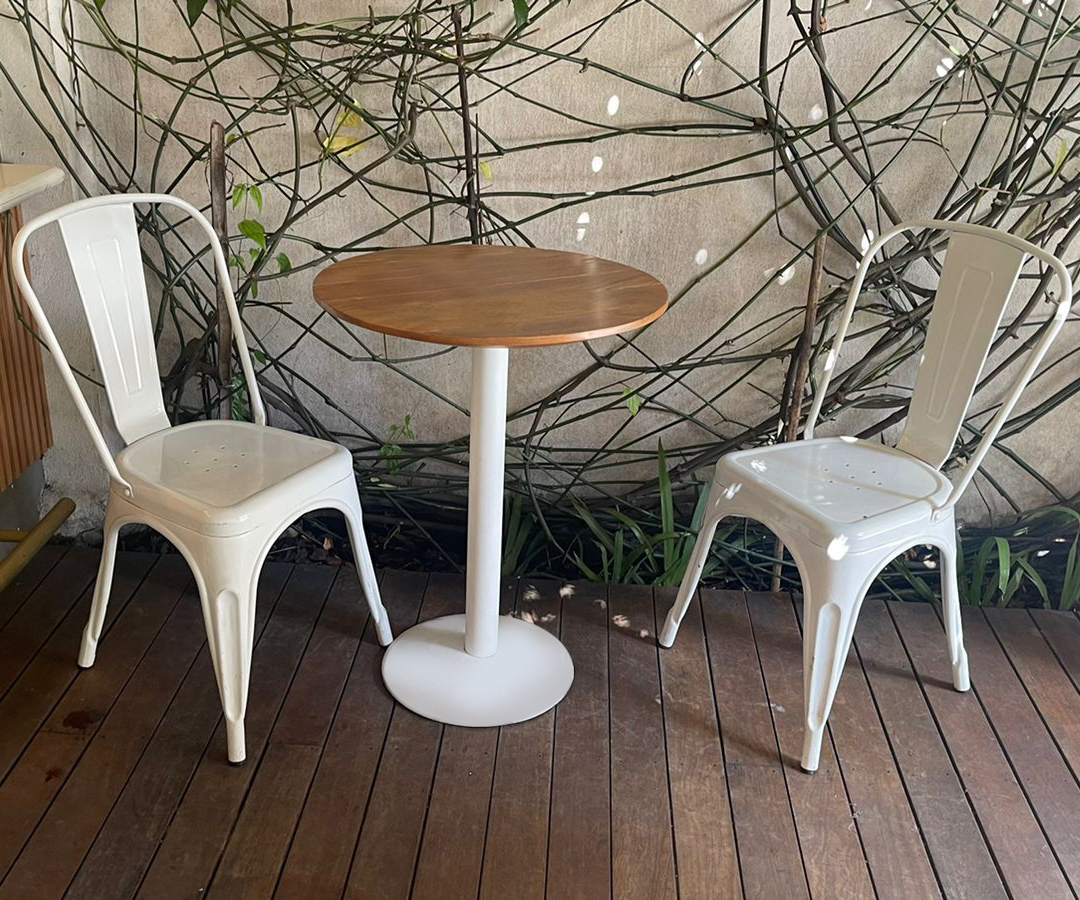 cadeira tolix e mesa vebene1