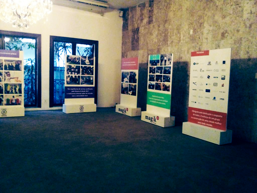 expositor totem JK (3)